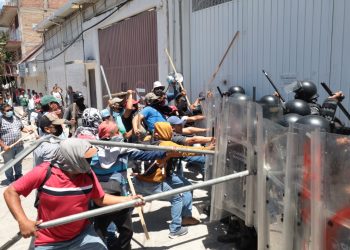 Enfrentamiento entre CETEG y Guardia Nacional en Chilpancingo por demanda de derogación de la Ley del ISSSTE