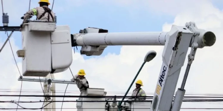 ​Senado aprueba reforma que permite a funcionarios de CFE, Pemex y SAT portar armas​