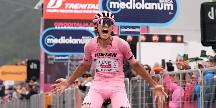 Isaac del Toro hace historia en el Giro de Italia: primera victoria mexicana en una etapa y liderato general