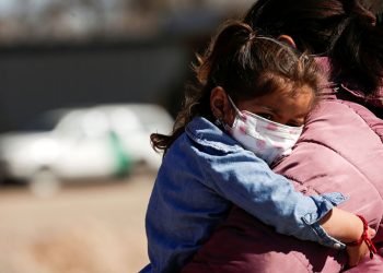 Entre flores, ausencias y lucha: el verdadero rostro del Día de las Madres en México