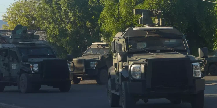 Violencia en Apatzingán: operativo federal desata bloqueos y quema de vehículos en Michoacán