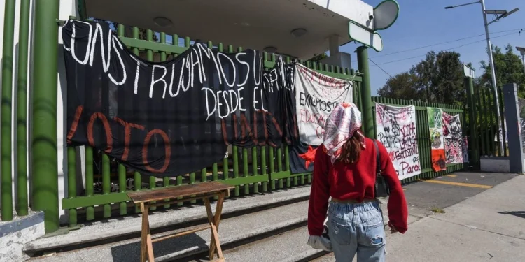 Crisis universitaria sacude a la UAEMéx: renuncia del rector y paro total de actividades