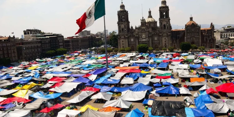 CNTE mantendrá plantón en el Zócalo de la CDMX y anuncia refuerzos con más docentes