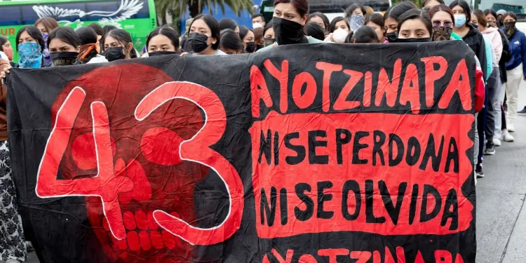 “Las protestas no son provocaciones, es el hartazgo”: padres de los 43 responden a Sheinbaum