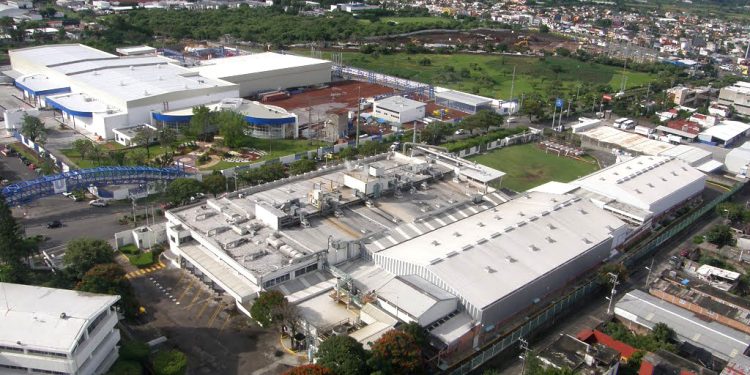 Empresa farmacéutica anuncia cierre gradual en CIVAC y traslado a Canadá